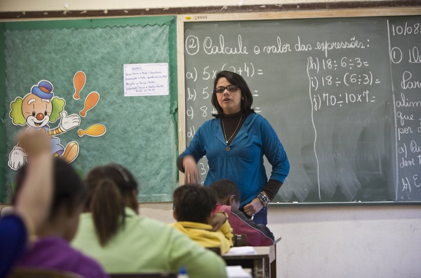 Piso salarial dos professores de educação básica passa de R$ 4.420 para R$ 4.580, diz Ministério da Educação