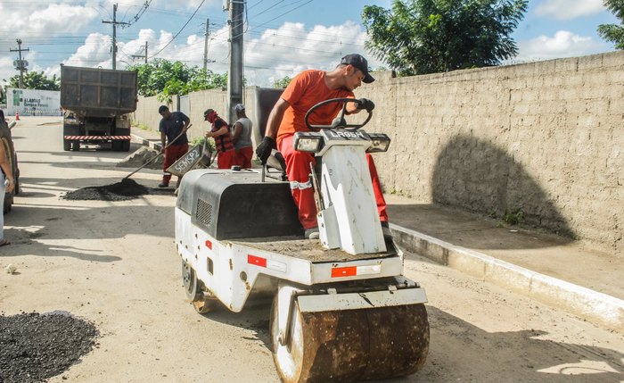 Operação tapa-buracos também será realizada em outras localidades de Penedo