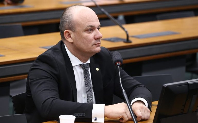 Projeto cria os crimes de sequestro de conta de rede social e estelionato digital