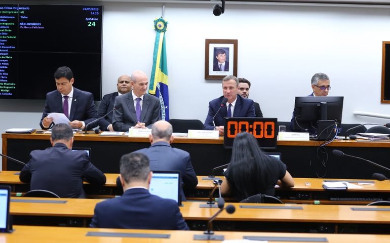 Ministro nega conivência do GSI com os atos de 8 de janeiro e anuncia blindagem dos vidros do Planalto