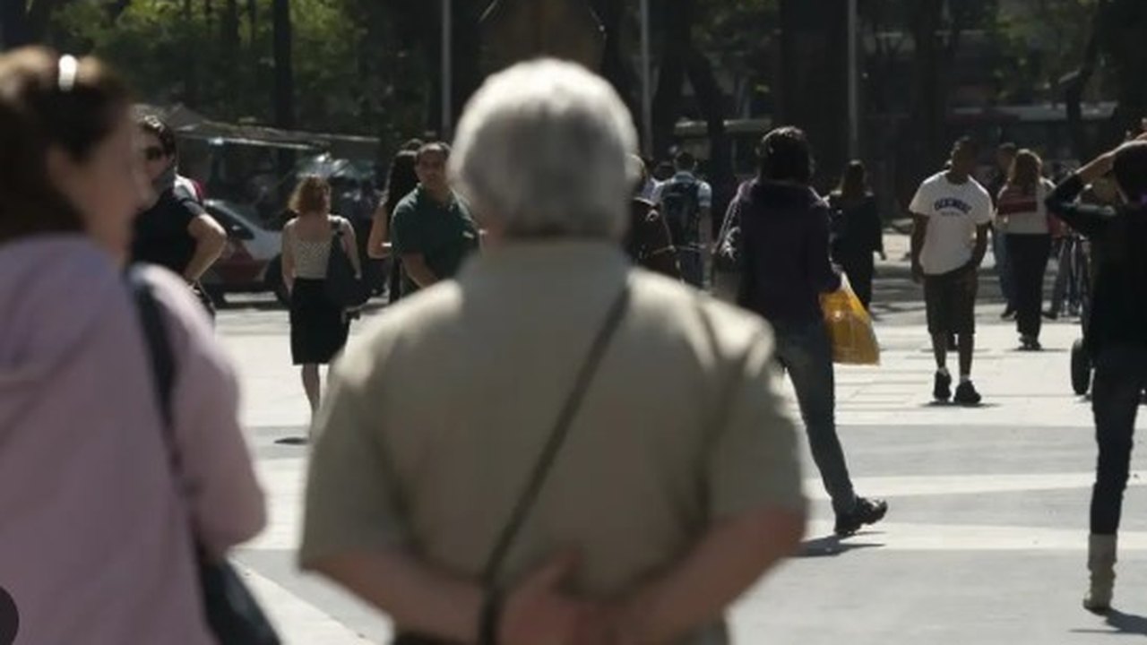 Mulher de 62 anos desaparece na Praça Seca; família pede ajuda para encontrá-la