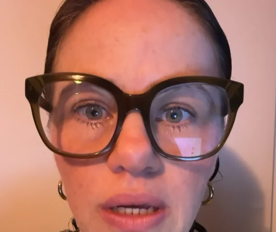 Atriz Karine Teles resgata defesa de Bolsonaro a Talvane Albuquerque, condenado por matar a mãe do prefeito Rodrigo Cunha; veja vídeo