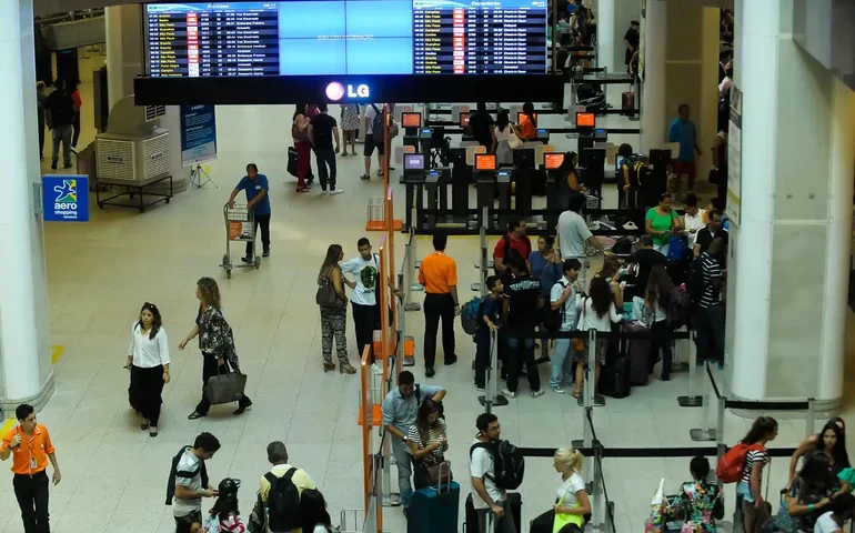 Aeroporto de Porto Alegre reabre quase 6 meses após chuva que destruiu o Rio Grande do Sul