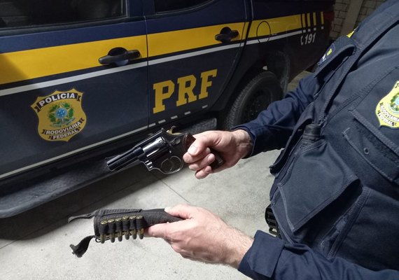Homem é preso pela PRF  com trator adulterado