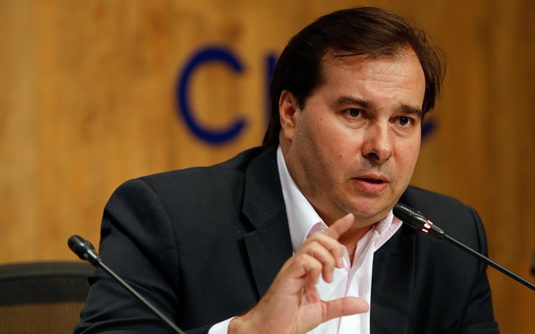 &#8216;Não vejo nenhum crime do presidente&#8217;, diz Maia sobre pedidos de impeachment