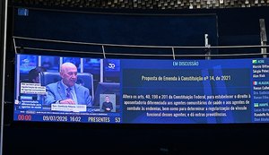 O painel registra a sessão de discussão da PEC, presidida por Confúcio Moura  / Foto: Ton Molina/Agência Senado 