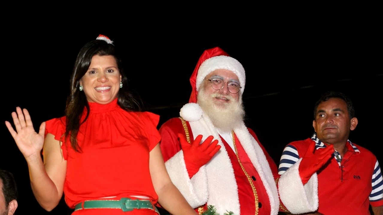 População de Novo Lino vive momento mágico com abertura do Natal Luz e chegada do Papai Noel