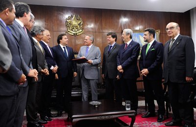 Renan recebe de Rodrigo Maia PEC do Teto dos Gastos Públicos 