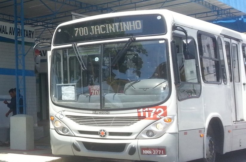 Obra de saneamento muda itinerário de ônibus no Jaraguá