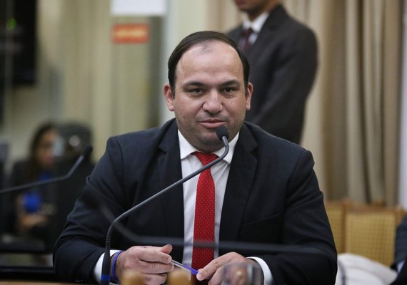 André Silva parabeniza prefeito de Junqueiro pelo anúncio do pagamento dos precatórios da Educação