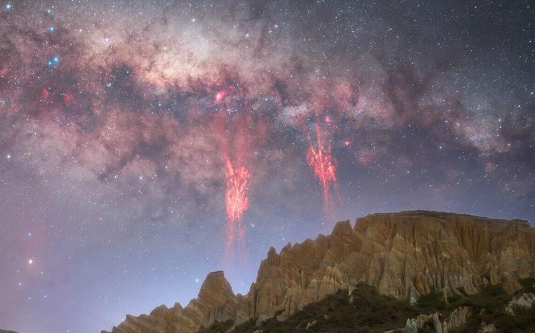 Raros raios vermelhos iluminam o céu da Nova Zelândia