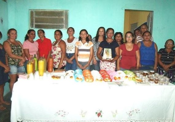 Agricultoras do Agreste conhecem experiência com avicultura familiar