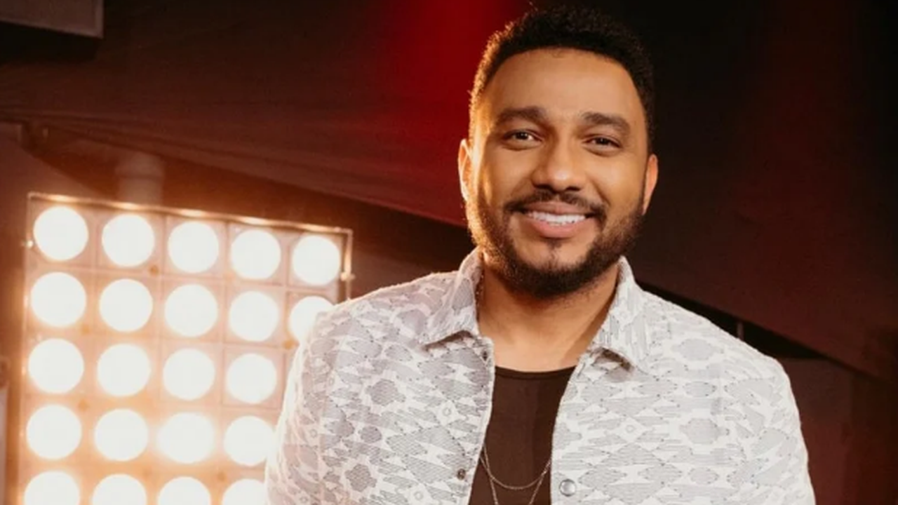 Eli Soares, premiado cantor gospel, sobe novo lançamento