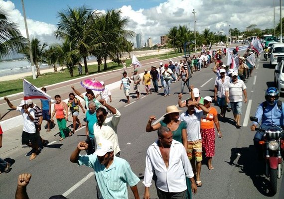 Entrada do Porto de Maceió é bloqueada por Sem-terra