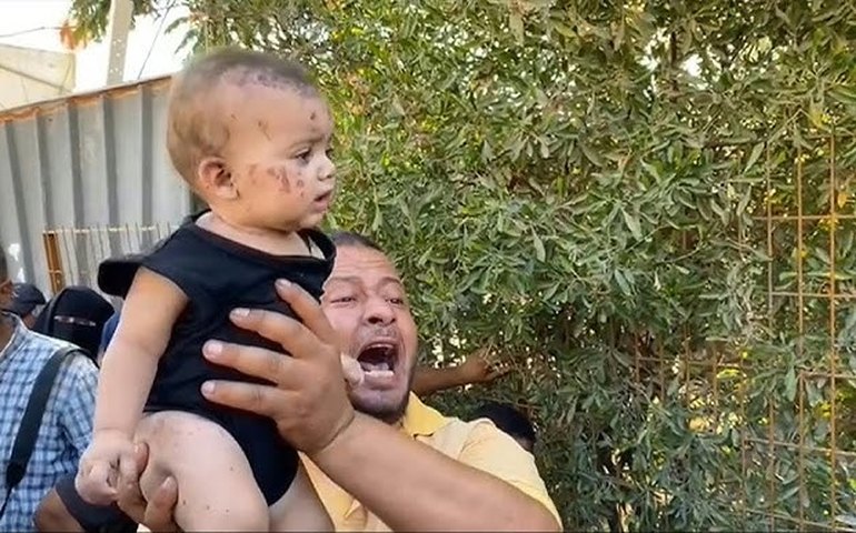 Bebê de 3 meses sobrevive a bombardeio que matou 10 membros de sua família em Gaza