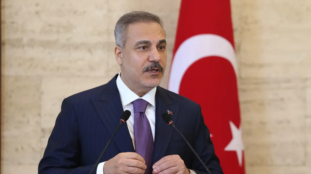 Chanceler da Turquia apresenta novas propostas a EUA e Irã