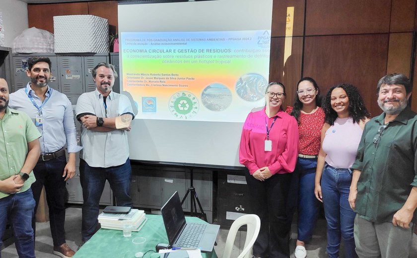 Uso de Ecoboats para coletar entulhos no mar e na lagoa inspira estudos acadêmicos