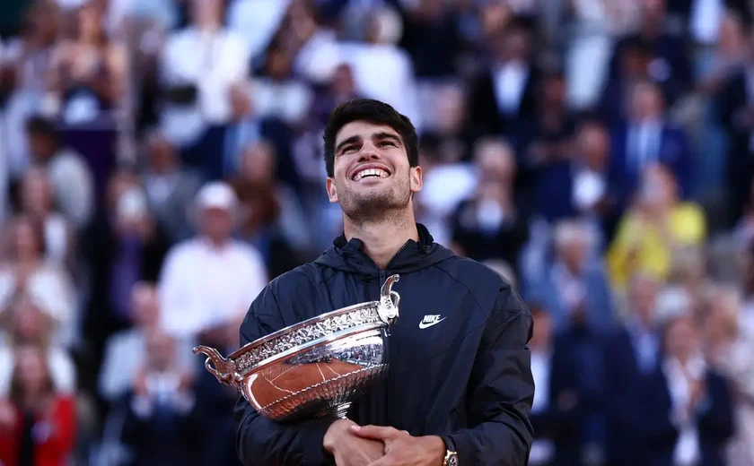 Alcaraz supera Zverev e conquista seu primeiro título de Roland Garros