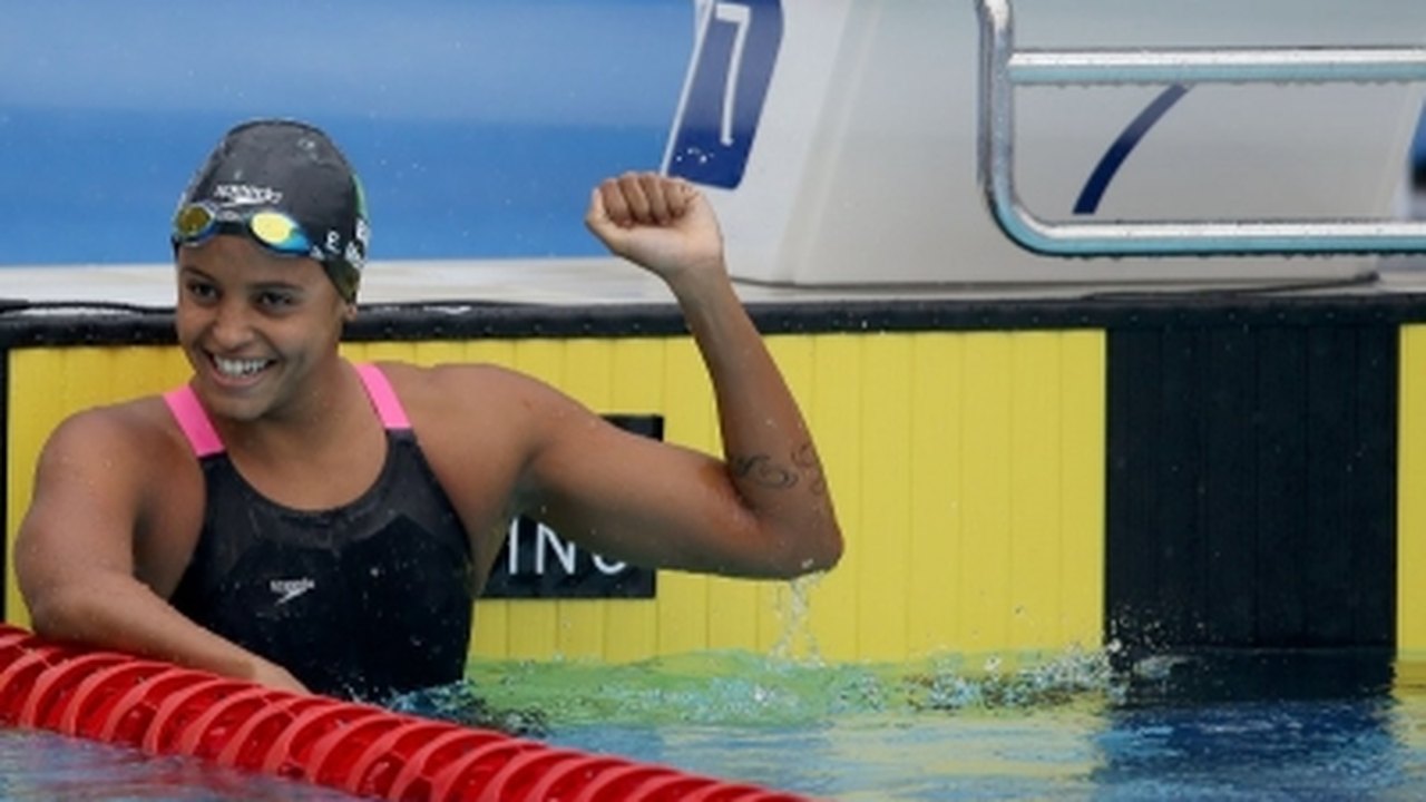 Etiene Medeiros conquista bronze nos 50m costas na Copa do Mundo em Tóquio