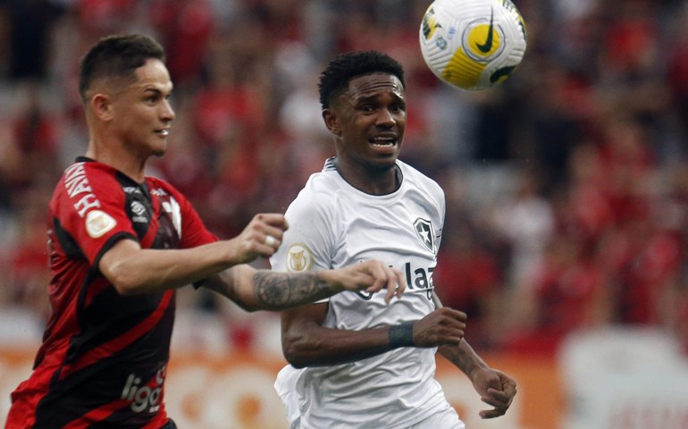 Athletico-PR vence o Botafogo e fica com vaga na fase de grupos da Libertadores