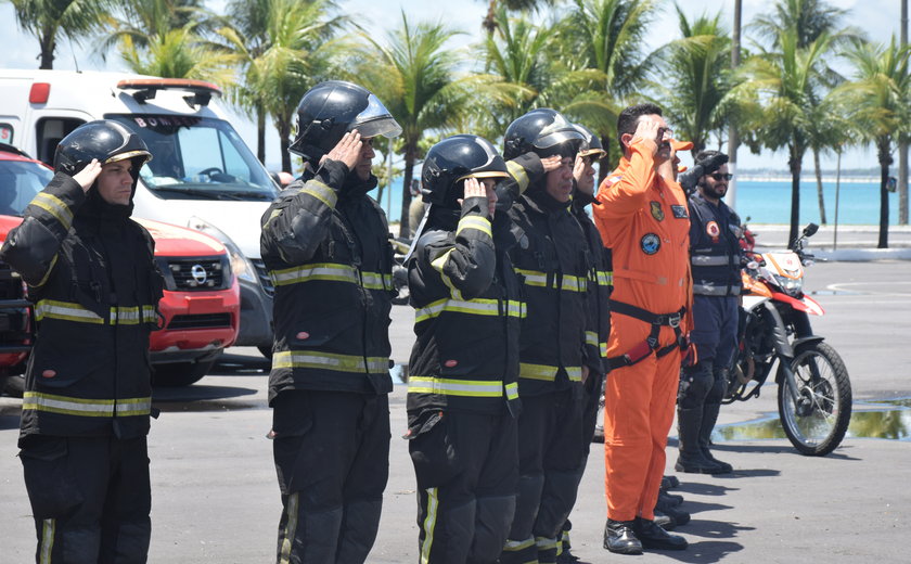 Corpo de Bombeiros de Alagoas presta homenagem a militares mortos em acidente no RS