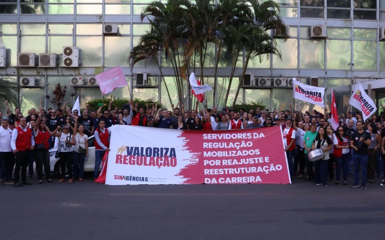 Servidores de agências reguladoras aprovam reajuste de 27%