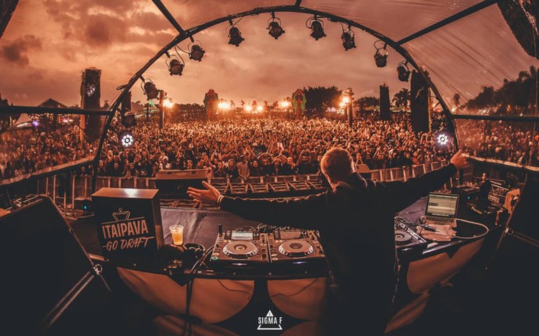 Festival de música eletrônica XXXPerience agita Itu, no interior paulista