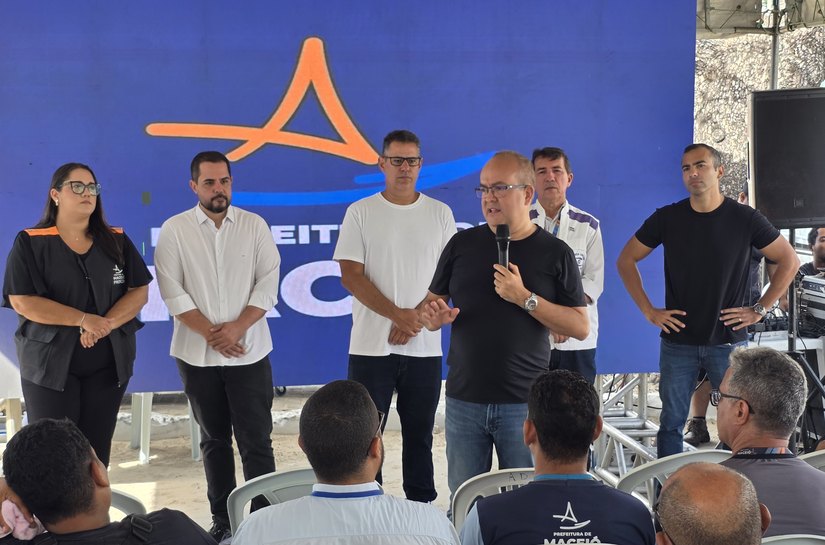 Prefeitura de Maceió reforça orientação a comerciantes da orla para garantir proteção ao consumidor
