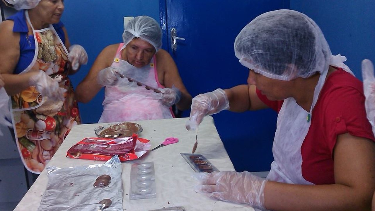 CAPS de Anadia realiza oficina de ovos de páscoa e chocolates