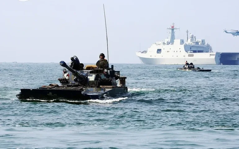 Taiwan diz que China enviou navios de guerra antes de exercícios previstos, após fala de Trump