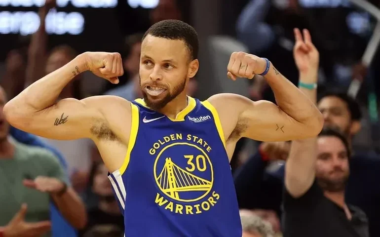 Warriors perdem na estreia em casa, na NBA, e Curry vira preocupação