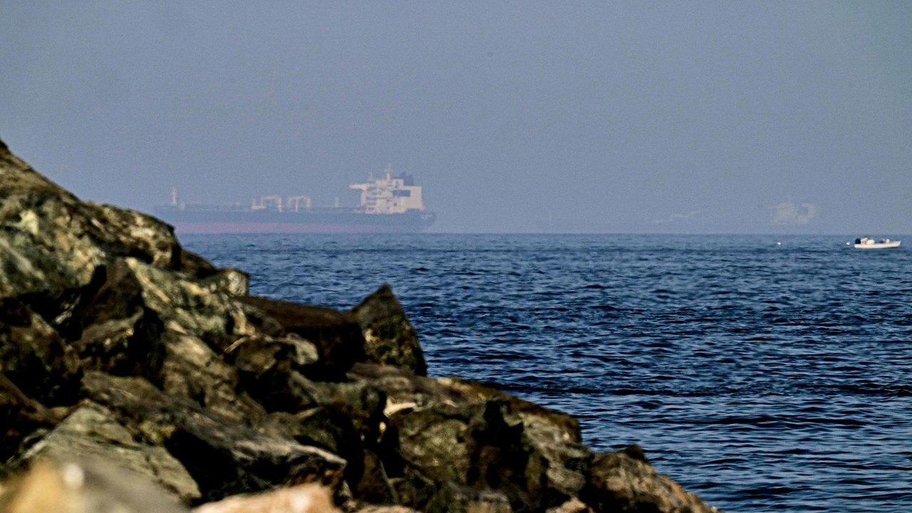 Irã e Omã concordam em continuar conversas sobre a navegação no estreito de Ormuz