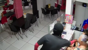 Suspeitos assaltam clientes e funcionários dentro de restaurante em Japaratuba