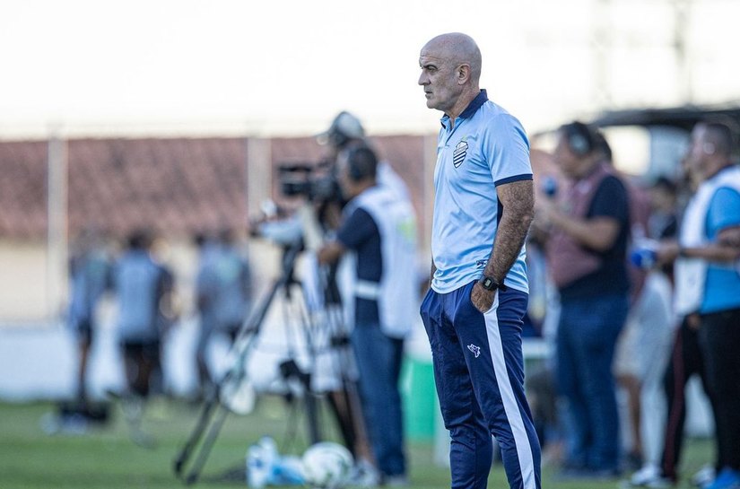 CSA confirma demissão do técnico Itamar Schülle