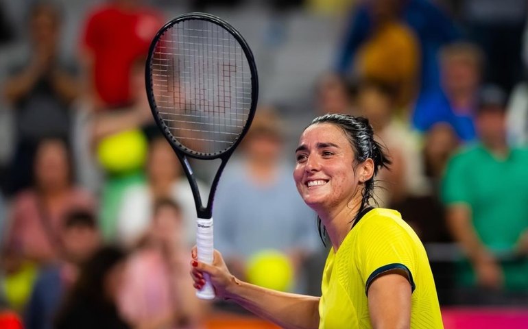 Jabeur vence de virada, frustra busca de Sabalenka por nº 1 e volta à final de Wimbledon