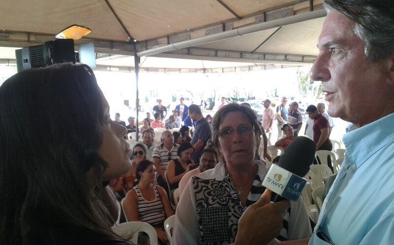 Collor participa de entrega de máquinas em Arapiraca