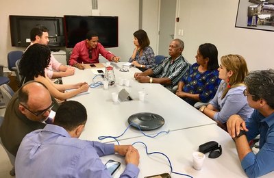 Prefeito Júlio Cezar discute com Caixa construção de 37 casas na comunidade da Tabacaria, em Palmeira