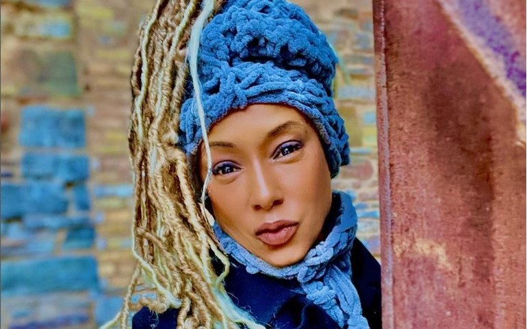 Atriz de série dos anos 90 anuncia gravidez aos 54 anos; relembre outras famosas que se tornaram mães após os 50