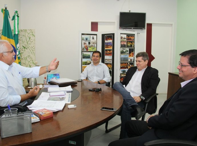 Prefeito de Arapiraca recebe diretor da Perícia Oficial e discute parcerias