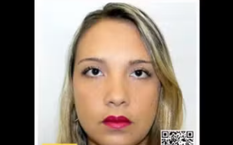 Cartaz pede pistas de enfermeira suspeita de participar de procedimento estético no qual mulher morreu