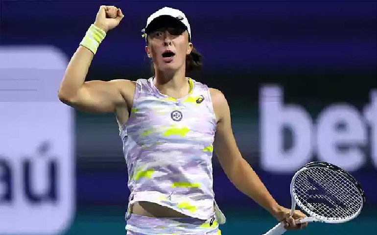 Swiatek arrasa, Medvedev é eliminado e Tsitsipas avança no Aberto da Austrália