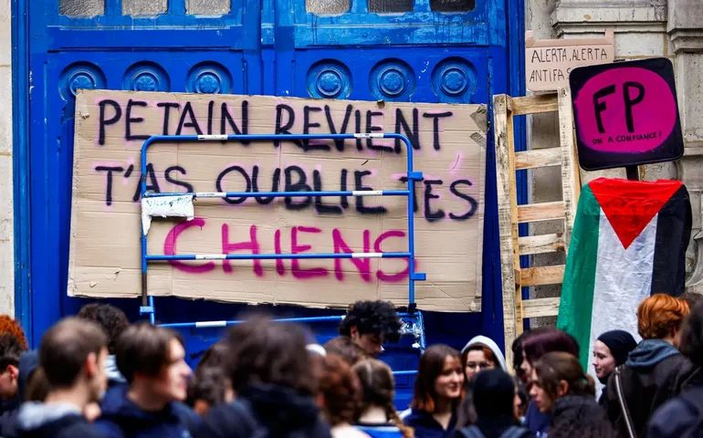 Milhares de pessoas protestam contra a extrema direita na França