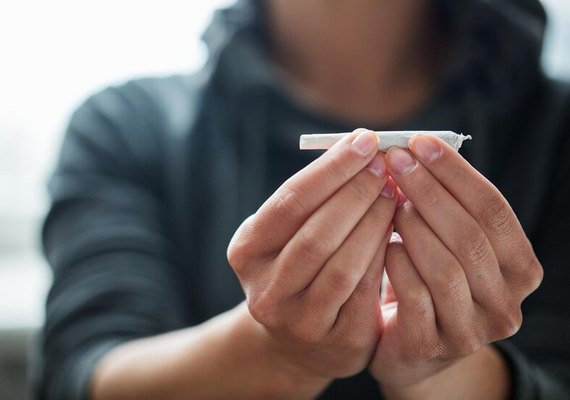 Balneário Camboriú aprova projeto de lei que prevê multa de até R$ 823 para quem for pego usando drogas