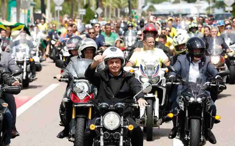 Bolsonaro diz que vai visitar postos a partir de amanhã para fiscalizar preços