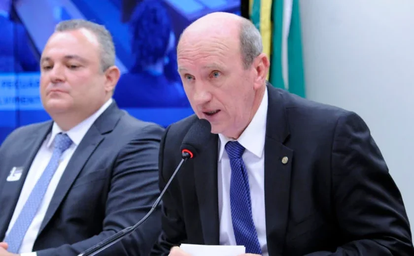 Governo anuncia demissão de Neri Geller após suspeitas de irregularidades