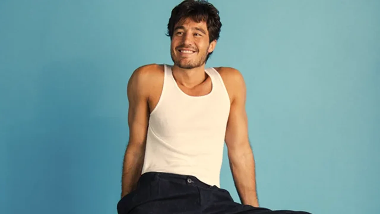 Tiago Iorc celebra 10 anos de “Troco Likes” com turnê nacional