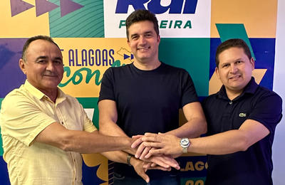 Rui Palmeira amplia base política no sertão com apoio de lideranças de Piranhas