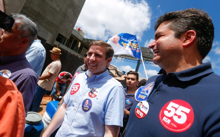 Caravana Pra Frente Alagoas comandada por Rui Palmeira e Arthur Albuquerque segue em ritmo acelerado e é recebida por milhares de pessoas, em Limoeiro de Anadia, neste domingo 28