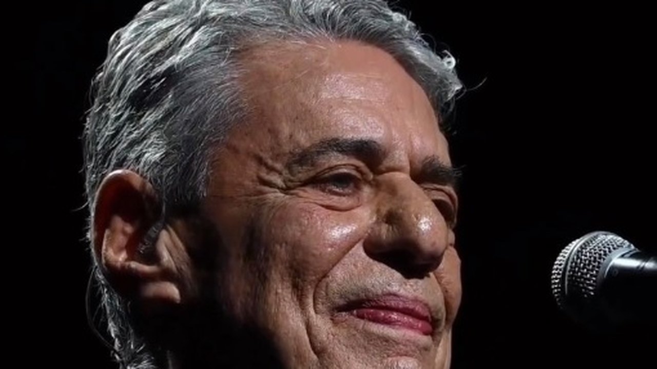 Chico Buarque retorna a Cuba após 34 anos para gravação e ação solidária