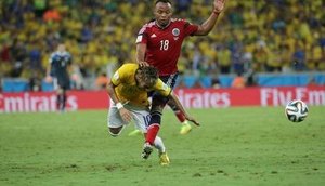 Joelhada lesionou a vértebra de Neymar/ Agência Estado
